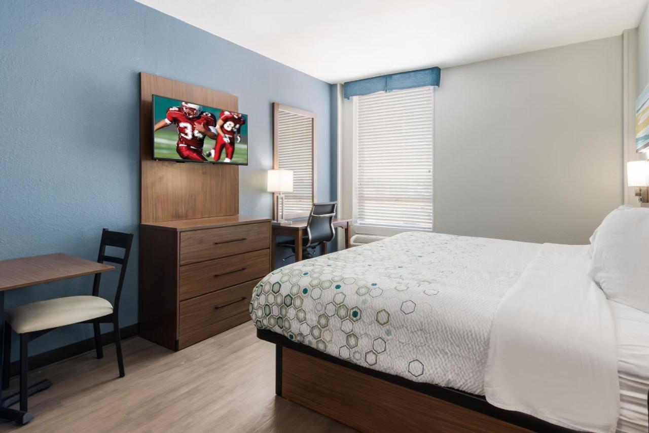 Hometowne Studios By Red Roof Newport News - Hampton West Zewnętrze zdjęcie